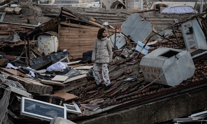 Σεισμός Τουρκία: Σβήνουν οι ελπίδες - Σπαραγμός στα συντρίμμια με νεκρούς κάθε ηλικίας