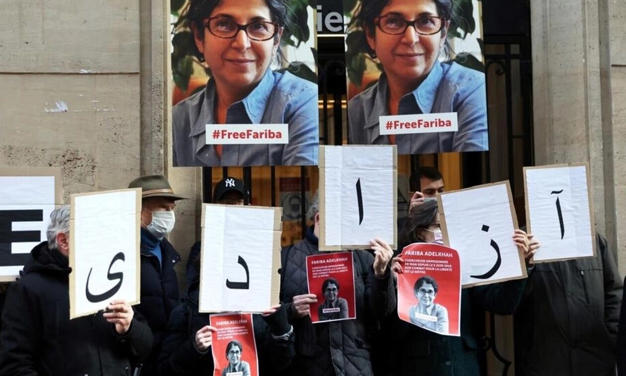 Ιράν: Αποφυλακίστηκε η γαλλοϊρανή ερευνήτρια Φαριμπά Αντελκά