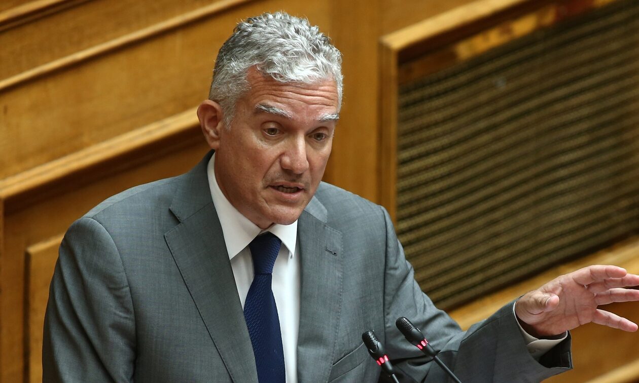 Μανούσος Βολουδάκης: Με Καζαντζάκη τον αποχαιρέτησε ο Πρωθυπουργός - Σε κλίμα βαθιάς οδύνης η κηδεία