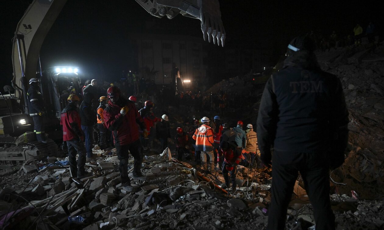 Σεισμός στην Τουρκία: Ολονύχτια μάχη της ΕΜΑΚ μετά από παράκληση των γονιών των εγκλωβισμένων