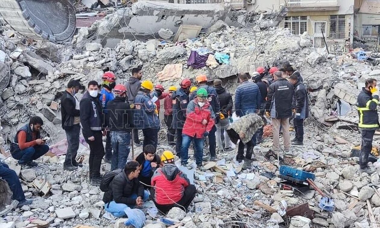 Σεισμός στην Τουρκία: Ελπίδα μέσα στα χαλάσματα – Διασώσεις μετά από 149 ώρες