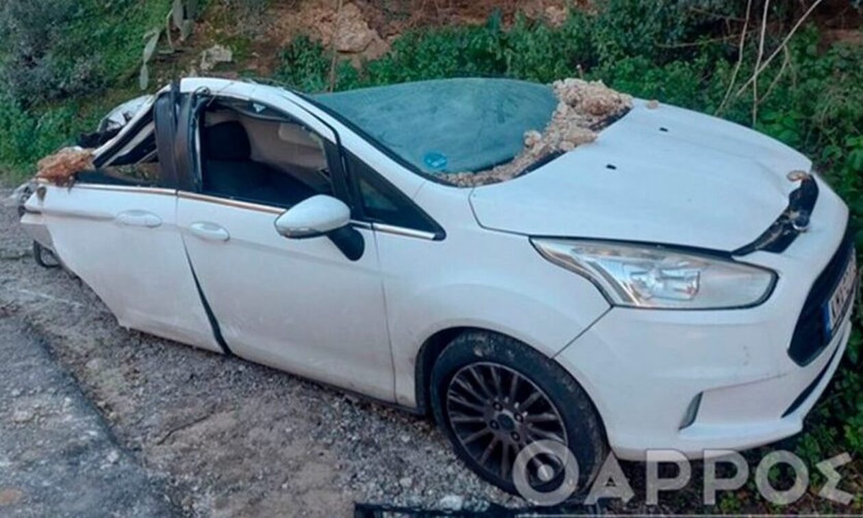 Καλαμάτα: Αυτοκίνητο καταπλακώθηκε από βράχο