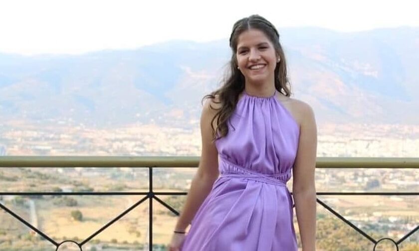 Βόλος: Θλίψη στο τελευταίο «αντίο» στην 20χρονη Μαρία – Την αποχαιρέτισαν ντυμένη νύφη