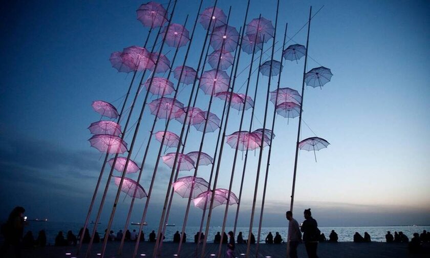 Θεσσαλονίκη: Μωβ οι «Ομπρέλες» του Ζογγολόπουλου για την Παγκόσμια Ημέρα Επιληψίας