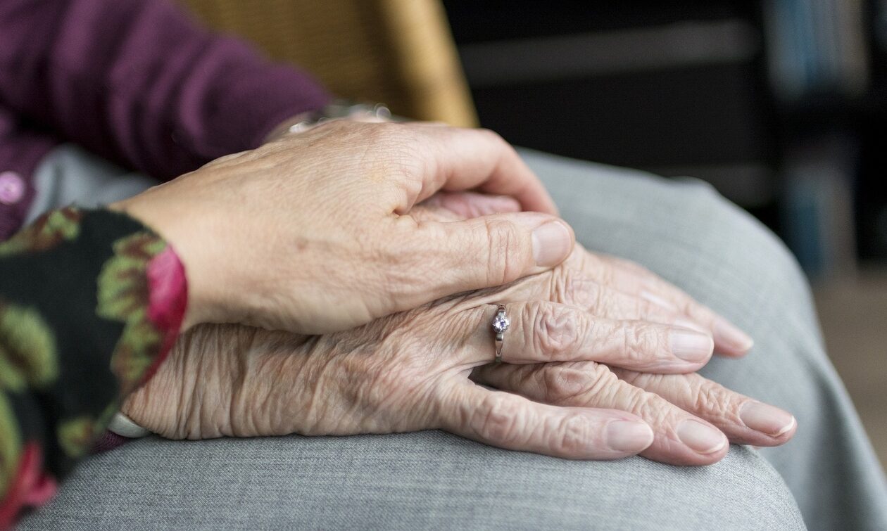 Γηροκομείο - Κορυδαλλός: «Φορούσαν γάντια του μποξ και χτυπούσαν ηλικιωμένους»