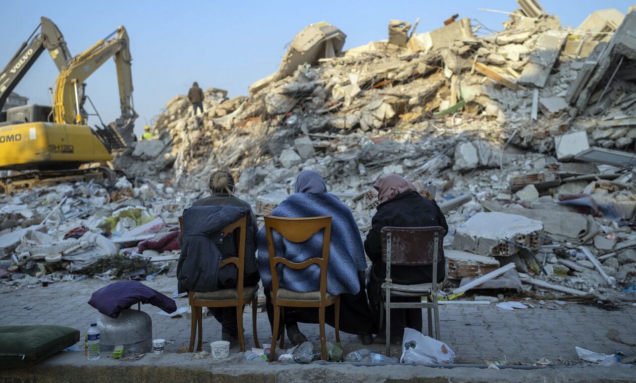 Σεισμός στην Τουρκία: Στέρεψε η ελπίδα για ζωή – Ο εφιάλτης των νεκρών και το κατηγορώ στον Ερντογάν