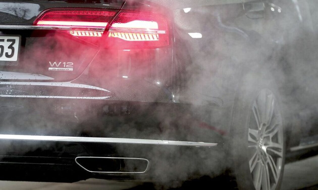 Το κοινοβούλιο της ΕΕ ενέκρινε την απαγόρευση των αυτοκινήτων με βενζίνη και ντίζελ έως το 2035