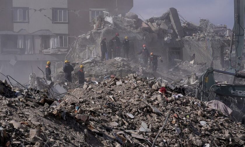 Τουρκία: Ακυρώνει τη «Γαλάζια Πατρίδα» μετά τον σεισμό - Αποθεώνει την Ελλάδα ο Τύπος