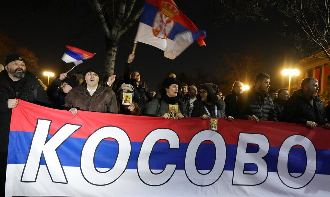 Σερβία: Διαδήλωση κατά της EE για το Κόσοβο - Συνθήματα υπέρ Πούτιν και «Wagner»