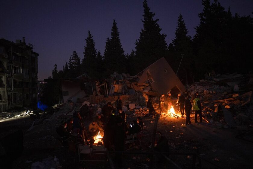 Ανείπωτη τραγωδία: Οικογένεια Σύρων γλίτωσε από τον σεισμό, αλλά πέθανε σε πυρκαγιά