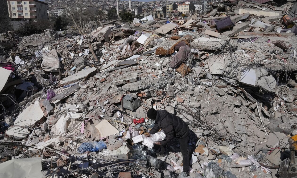 Σεισμός στην Τουρκία: Εξαγριωμένοι οι πολίτες εν μέσω ανησυχίας για μια νέα υγειονομική κρίση