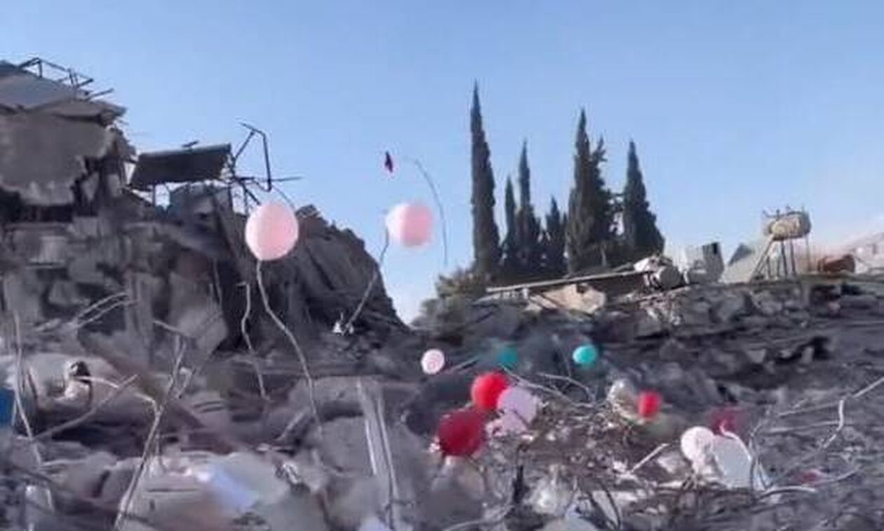 Σεισμός στην Τουρκία: Μπαλόνια στα συντρίμμια για τις παιδικές ζωές που χάθηκαν
