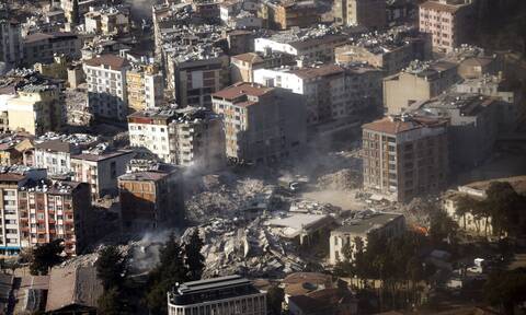 Σεισμός στην Τουρκία: Ο στρατός δεν άργησε να βοηθήσει τους σεισμόπληκτους λέει ο Ακάρ