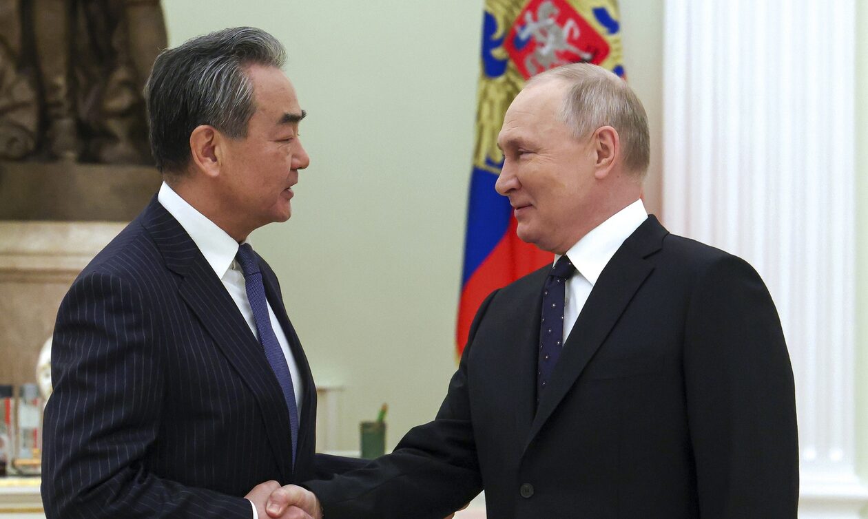 Συνάντηση Πούτιν με τον επικεφαλής της κινεζικής διπλωματίας - «Αγγίζουμε νέους ορίζοντες»