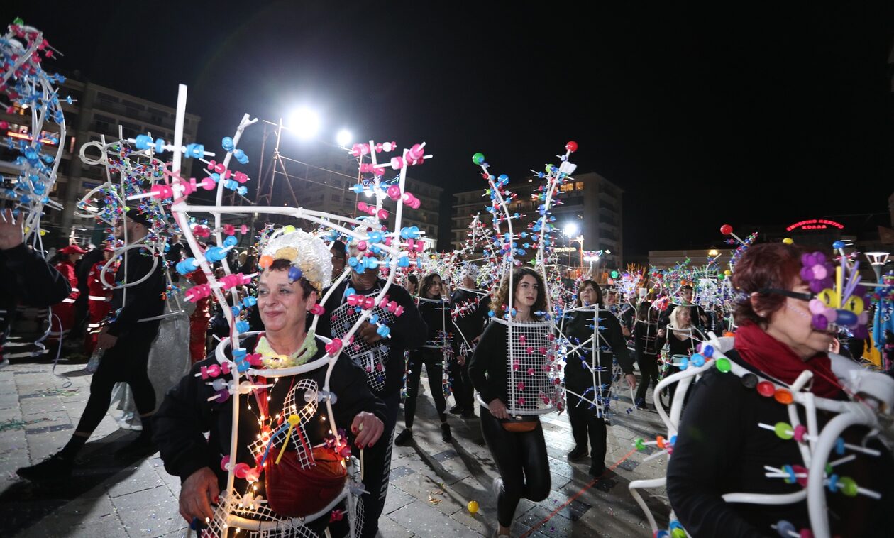 Μετά από 3 χρόνια οι Έλληνες γιορτάζουν το καρναβάλι - Το «αδιαχώρητο» για τις Απόκριες