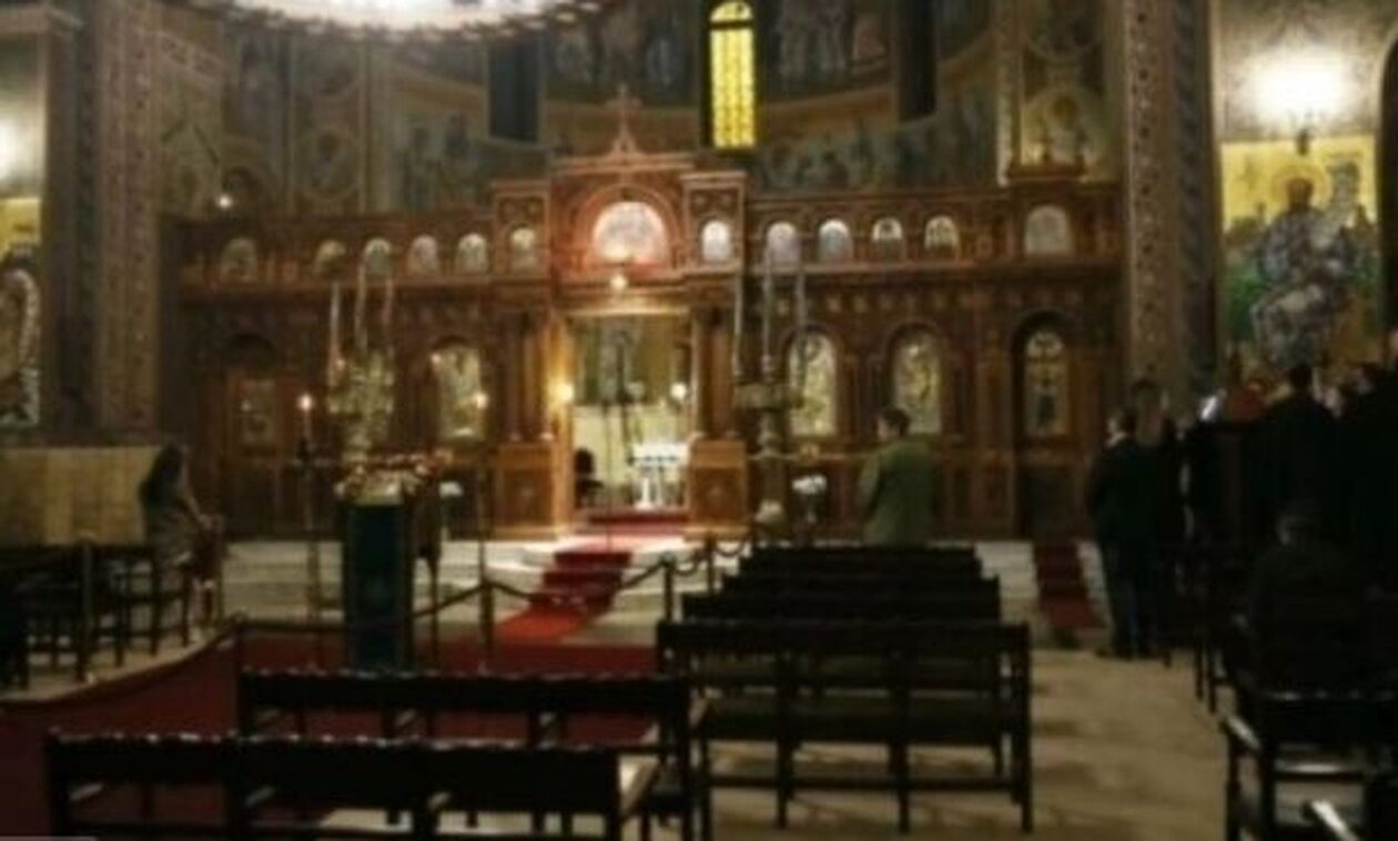 Σαλαμίνα: Ιερέας σε αμόκ χτύπησε και κλείδωσε πιστούς στον ιερό ναό