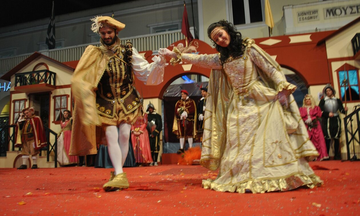 Zάκυνθος: To έθιμο με το σατιρικό καρναβάλι «Η Κηδεία της Μάσκας»
