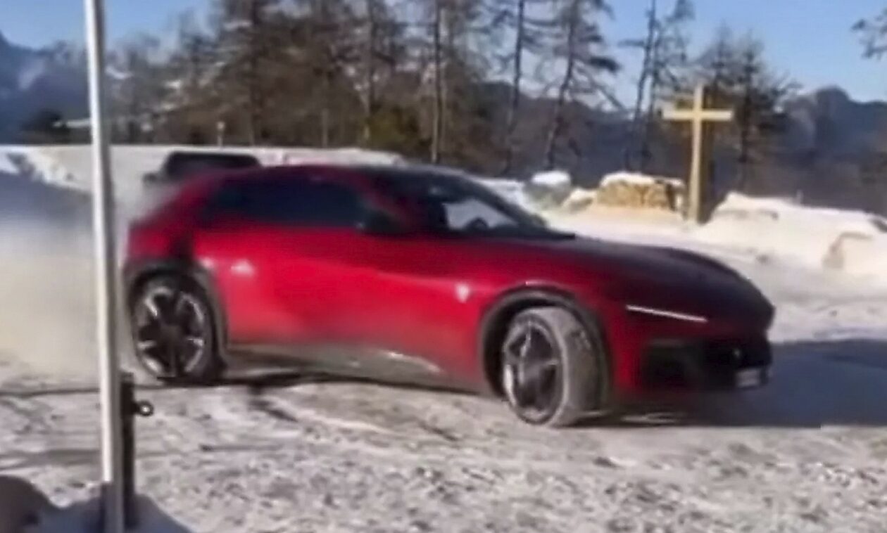 Δείτε την Ferrari Purosangue να ντριφτάρει στο χιόνι