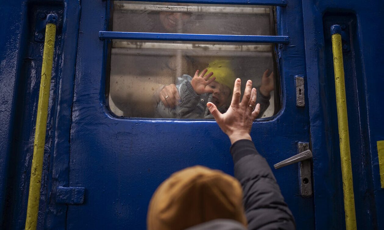 Δυσκολίες διαβίωσης στις χώρες υποδοχής αντιμετωπίζει το 79% των Ουκρανών προσφύγων