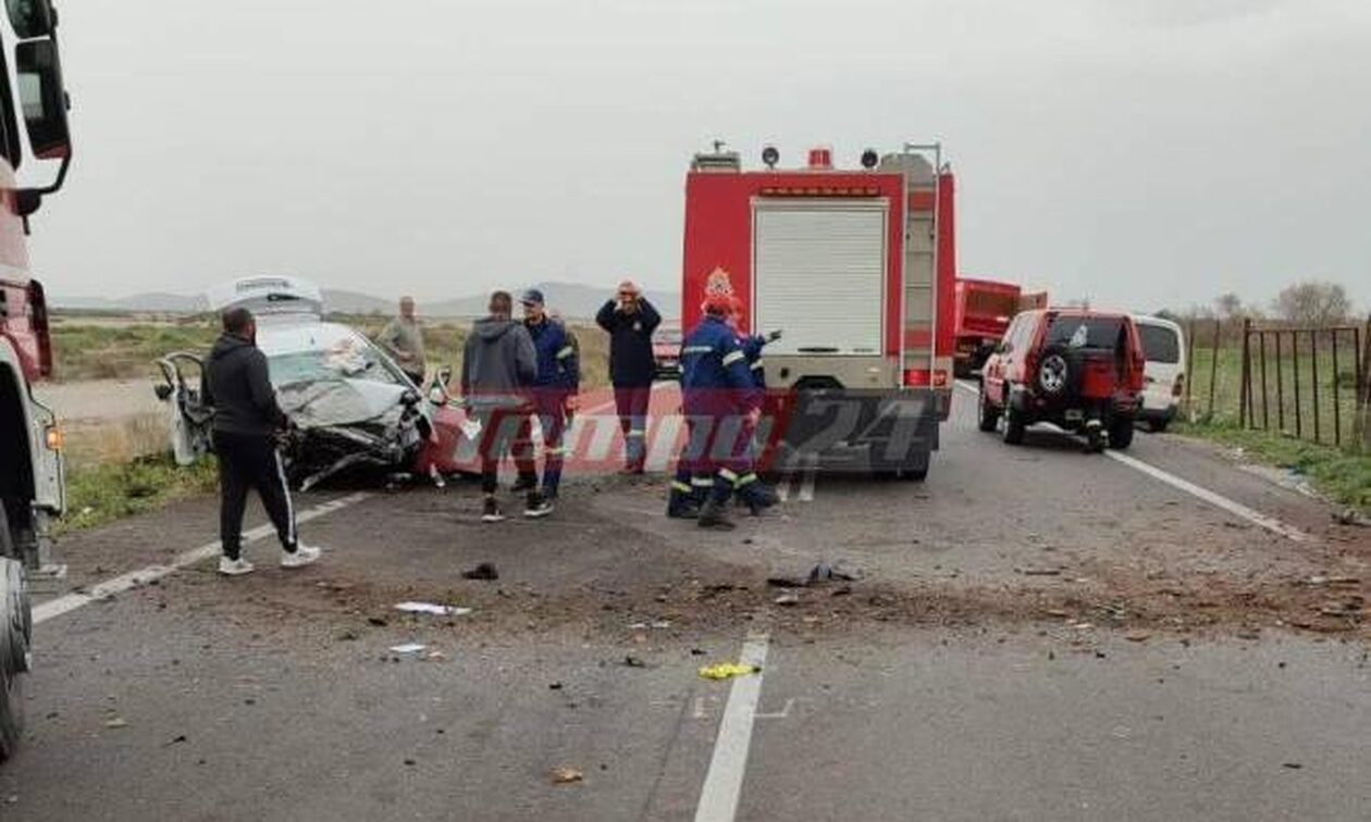 Θρήνος στο Μεσολόγγι: Αυτοκίνητο καρφώθηκε σε δέντρο - Νεκρός ο οδηγός