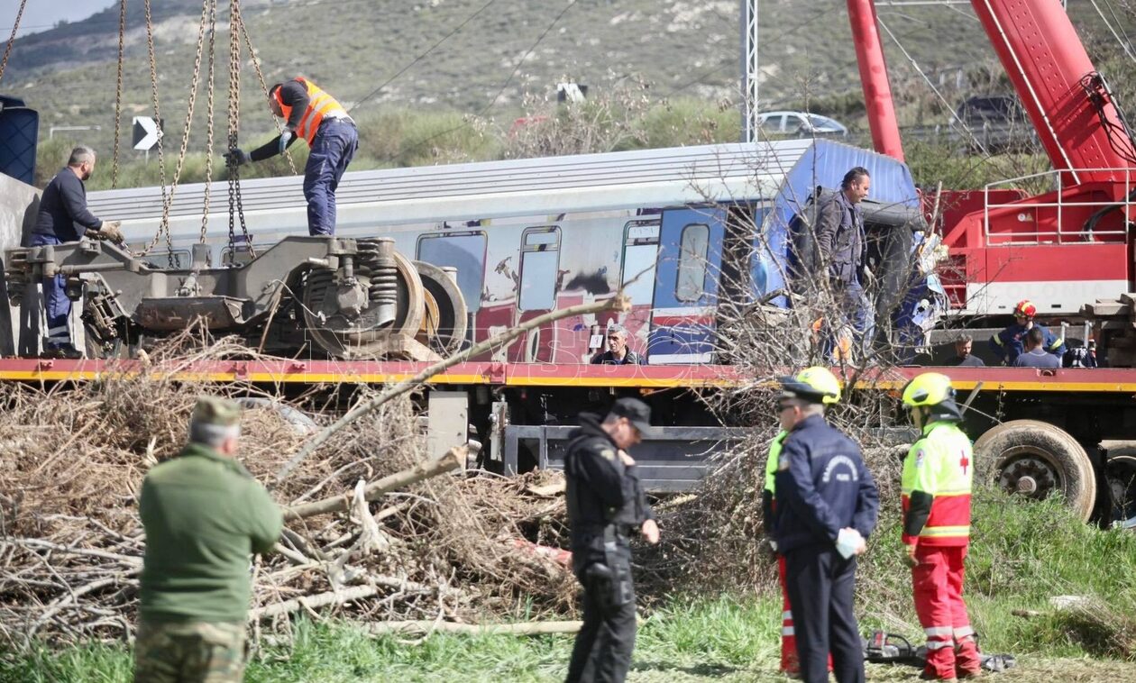 Σύγκρουση τρένων στα Τέμπη: Όλες οι εξελίξεις από τη χειρότερη σιδηροδρομική τραγωδία της Ελλάδας