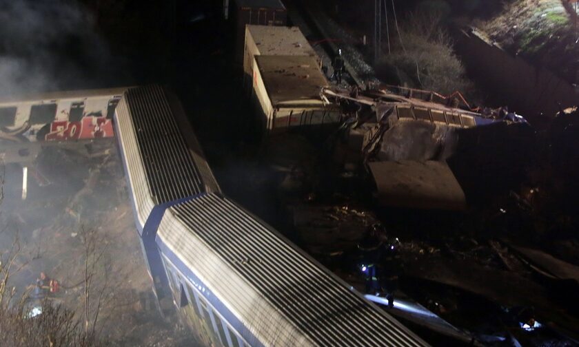 Σύγκρουση τρένων στα Τέμπη: Τους 28 έφτασαν οι νεκροί – Φόβοι ότι ο αριθμός θα αυξηθεί