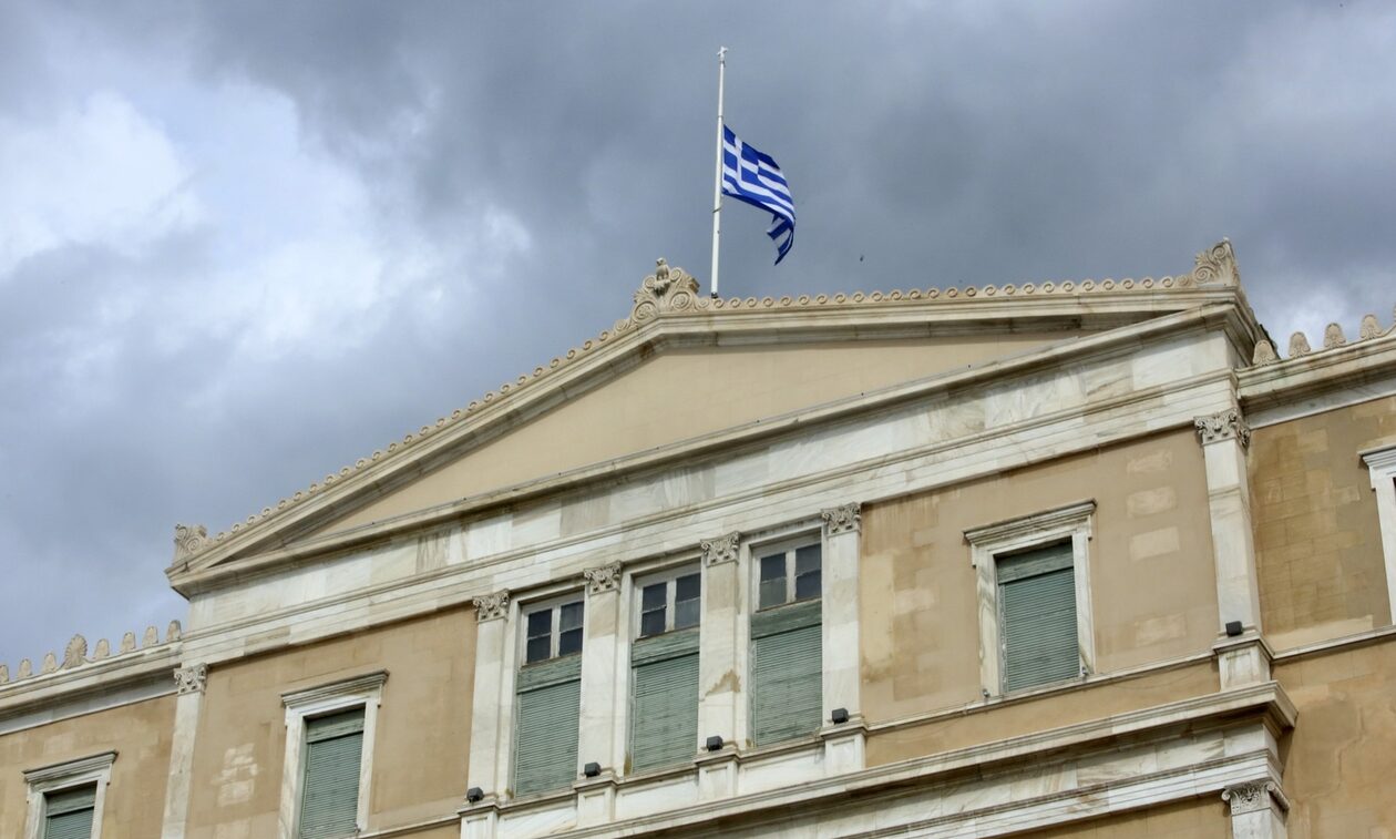 Σύγκρουση τρένων Τέμπη: Τι είναι το 3ήμερο εθνικό πένθος - Οι 7 φορές που έχει κηρυχθεί στην Ελλάδα