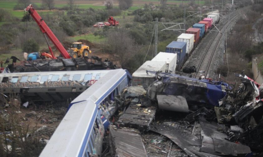 Σύγκρουση τρένων στα Τέμπη: Συγκλονιστικές εναέριες εικόνες από το δυστύχημα