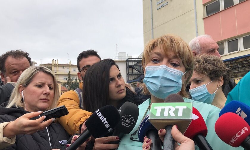 Σύγκρουση τρένων - Τέμπη: «Πρόκειται για μια μαζική τραγωδία» λέει η ιατροδικαστής Ρουμπίνη Λεοντάρη