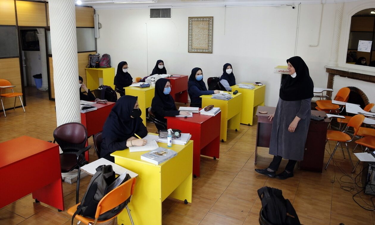 Μαζικές δηλητηριάσεις κοριτσιών σε σχολεία του Ιράν - Κύμα οργής για τα νέα επεισόδια