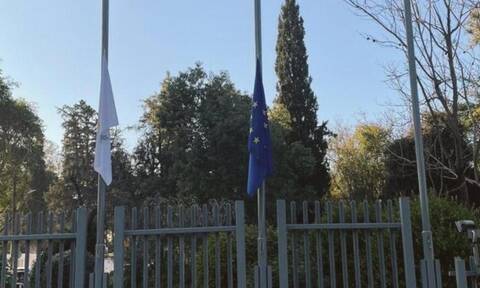 Κύπρος - Τραγωδία στα Τέμπη: Μεσίστιες οι σημαίες στη Βουλή των Αντιπροσώπων