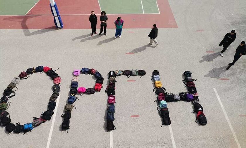 «Οργή»: Οι μαθητές εκφράζονται για την τραγωδία στα Τέμπη