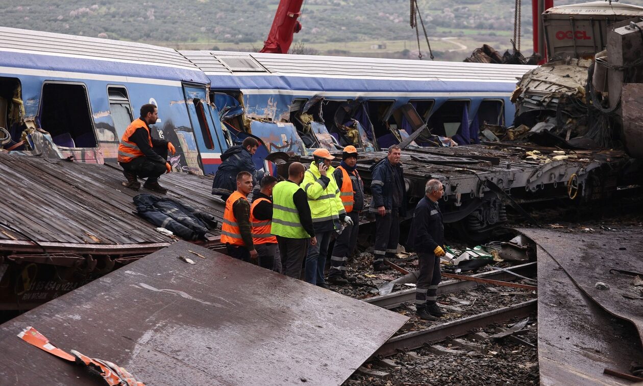 Σύγκρουση τρένου Τέμπη: Η μαρτυρία επιβάτη - «Πετάχτηκαν αίματα στα μάτια, στο κεφάλι, στο πρόσωπο»