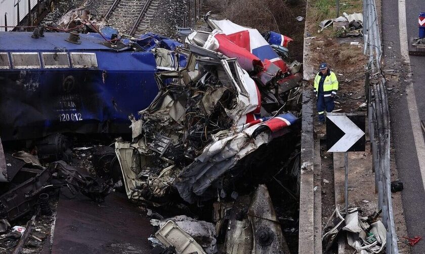 Καταγγελία για την τραγωδία στα Τέμπη: «Την ώρα του δυστυχήματος είχαν πάρτι στον σταθμό στη Λάρισα»