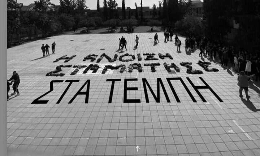 Κύπρος - Συγκινούν οι μαθητές σχολείων: «Η άνοιξη σταμάτησε στα Τέμπη»