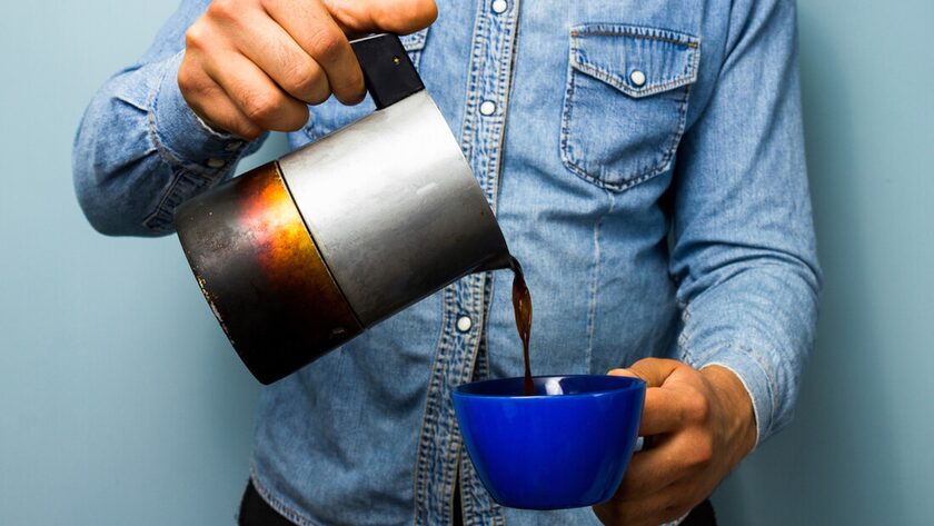 Έρευνα: Γιατί δεν πρέπει να πίνεις καφέ κάθε πρωί;