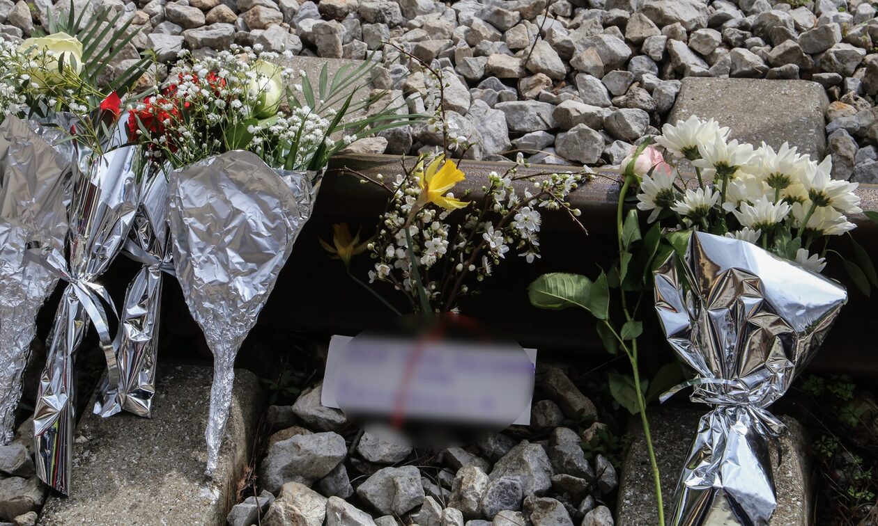 Τέμπη: Στις 3.500 ευρώ η δημόσια δαπάνη για την κηδεία κάθε θύματος της τραγωδίας