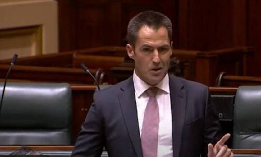 Boυλευτής έκανε πρόταση γάμου από το βήμα του Κοινοβουλίου στην Αυστραλία