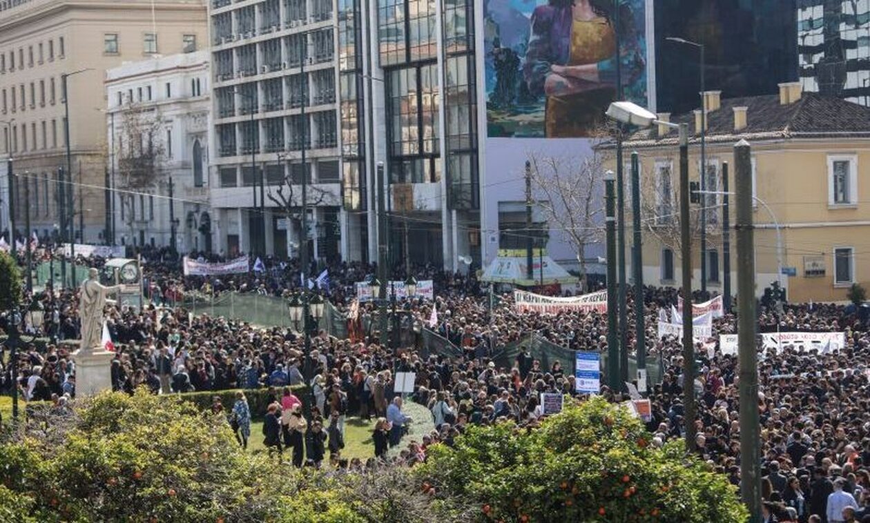 Απεργία: Συγκεντρώσεις και πορεία στην Αθήνα για το δυστύχημα στα Τέμπη - Ογκώδες το συλλαλητήριο