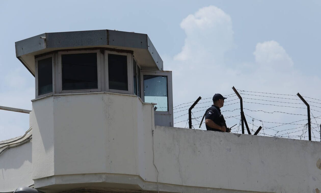 Φυλακές Αυλώνα: Σύλληψη δυο ατόμων που προσπάθησαν να περάσουν ναρκωτικά και κινητά