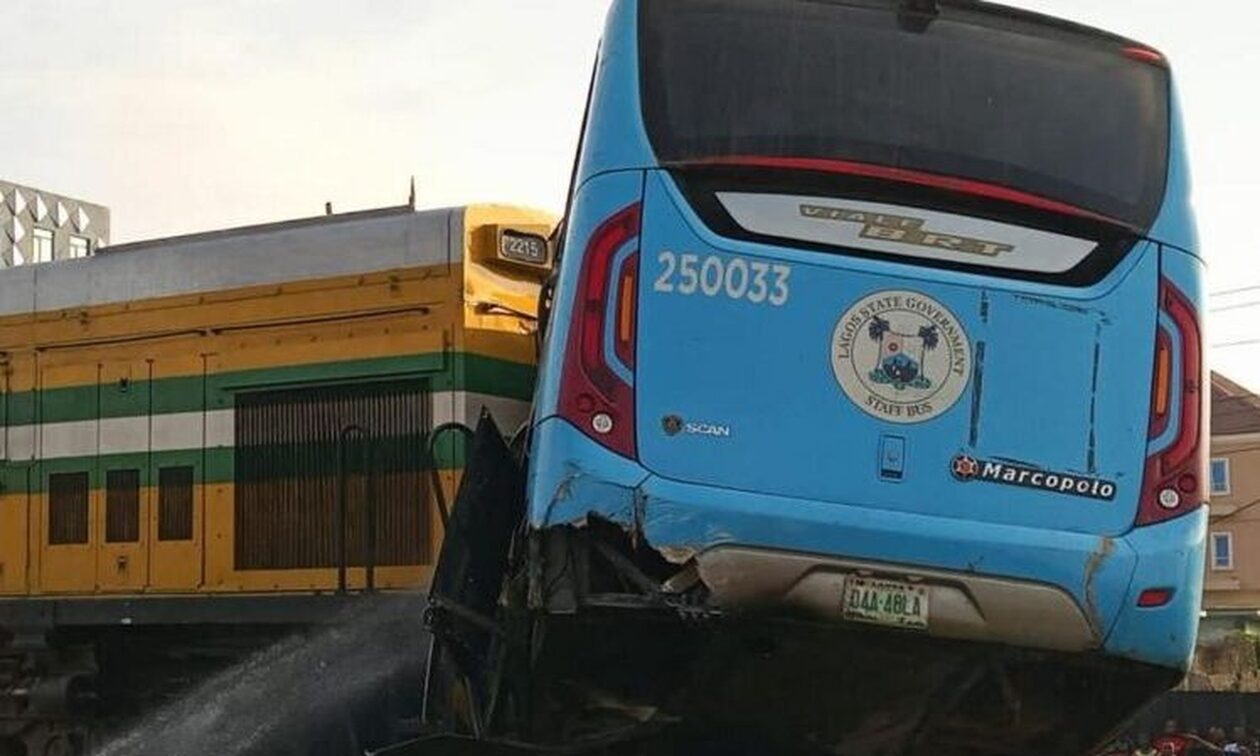 Νιγηρία: Τουλάχιστον έξι νεκροί και δεκάδες τραυματίες από σύγκρουση τρένου με λεωφορείο
