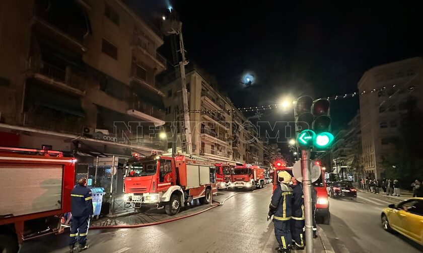 Πυρκαγιά σε διαμέρισμα στην Αχαρνών - Μεγάλη επιχείρηση απεγκλωβισμού
