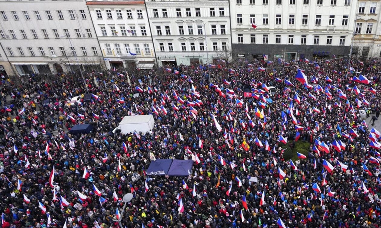 Τσεχία: Χιλιάδες διαδήλωσαν κατά της φτώχειας και της αποστολής όπλων στην Ουκρανία