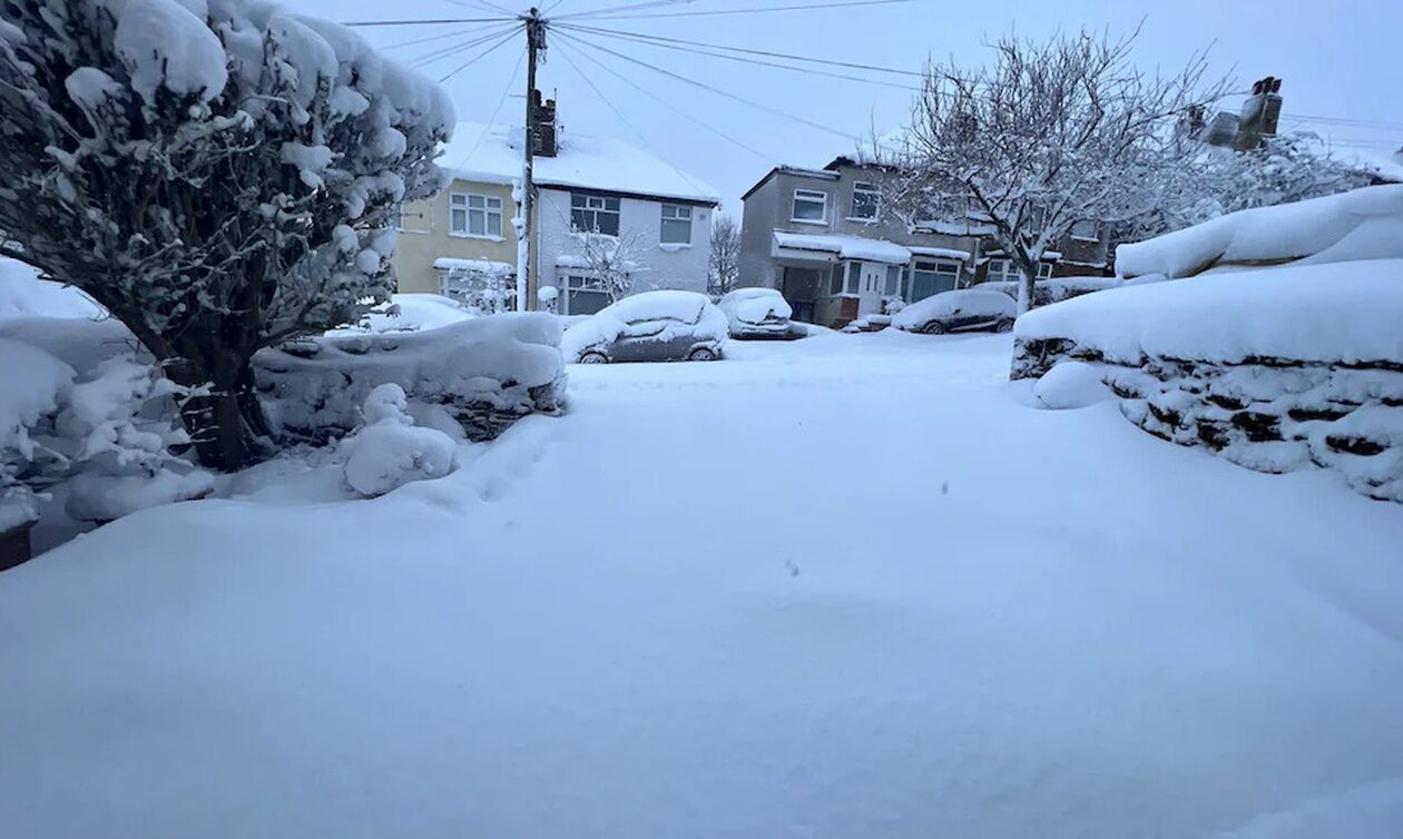 Τυφώνας «Λαρίσα»: Χάος σε Βρετανία και Γαλλία - «Πνιγμένες» στο χιόνι πολλές περιοχές