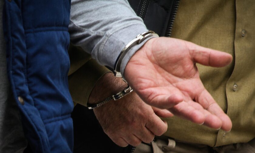 Συνελήφθησαν τέσσερις αστυνομικοί για τον άγριο ξυλοδαρμό κρατούμενου