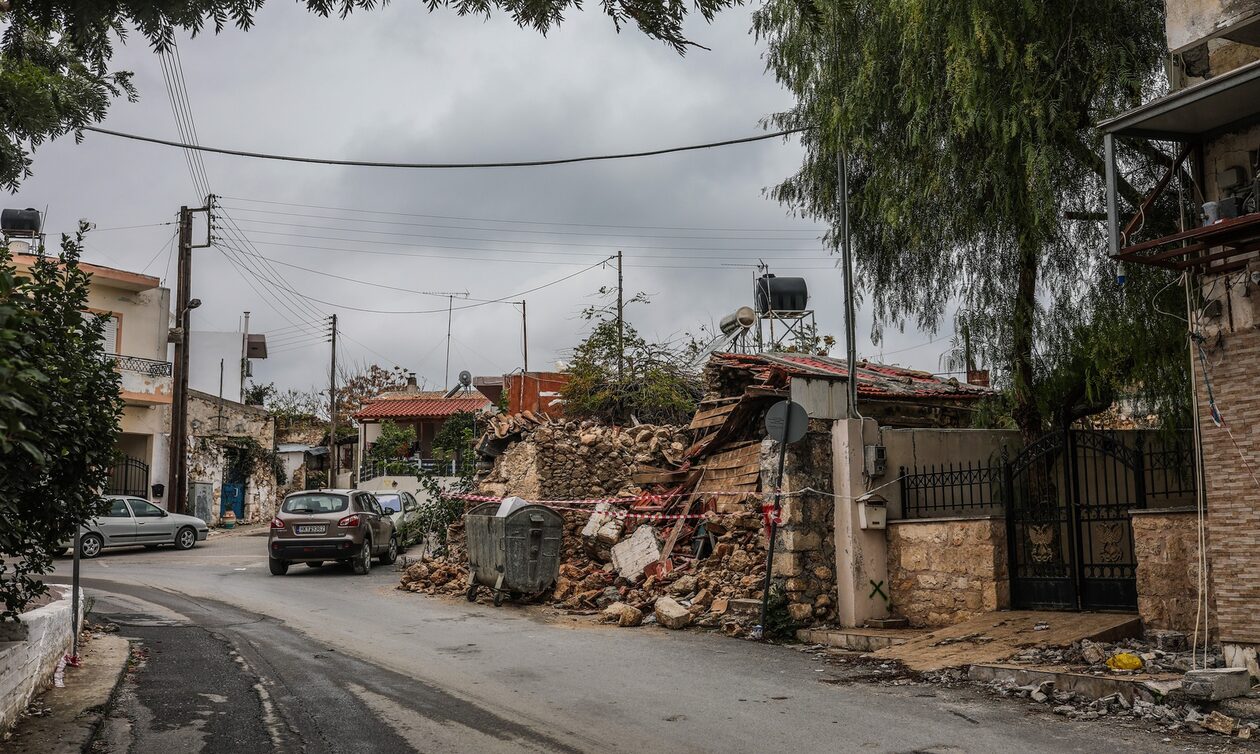 Αρκαλοχώρι: Οι σεισμόπληκτοι ξεσηκώνονται - Δεν βρίσκονται στα σπίτια τους 17 μήνες μετά