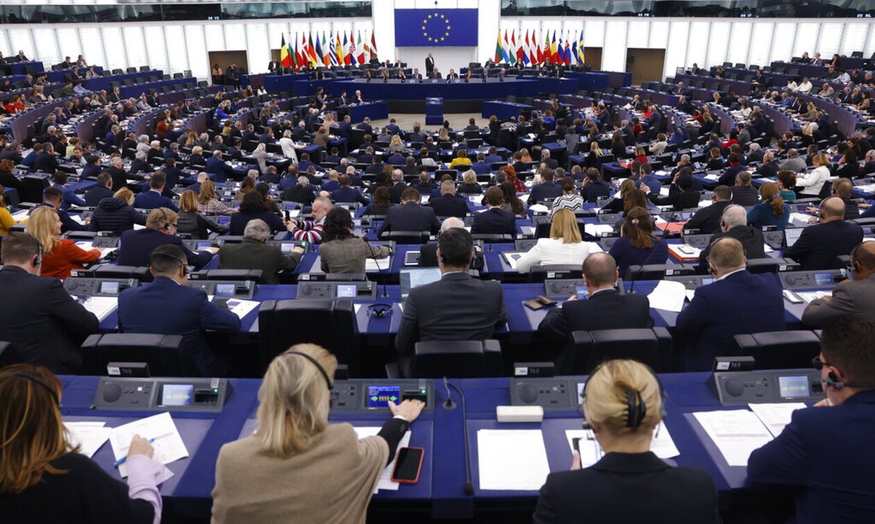 ΕΕ: Ενός λεπτού σιγή από τους ευρωβουλευτές για τις ζωές που χάθηκαν στα Τέμπη