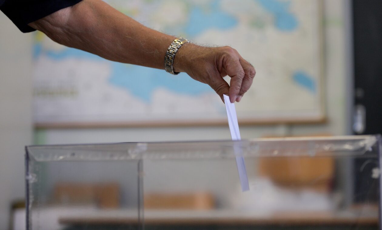 Δημοσκόπηση MRB: Μπροστά με 3,2 μονάδες η Νέα Δημοκρατία έναντι του ΣΥΡΙΖΑ