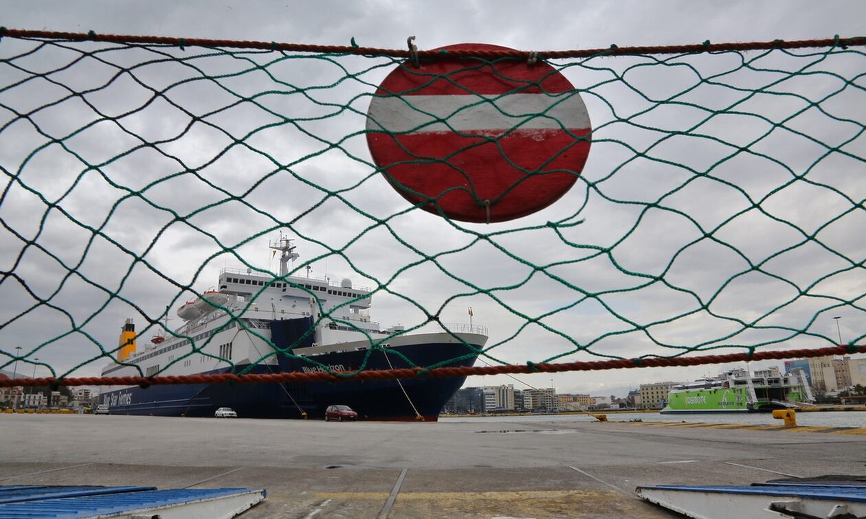 Ξεκίνησε η απεργία της ΠΝΟ – Δεμένα τα πλοία στα λιμάνια για 24 ώρες
