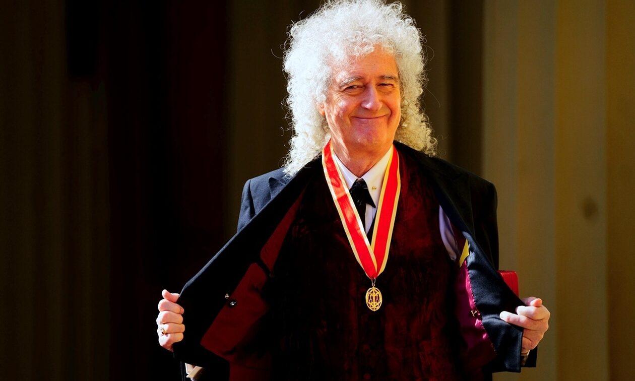 Μπράιν Μέι: Ο βασιλιάς Κάρολος έχρισε «ιππότη» τον κιθαρίστα των Queen